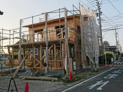 豊田市の注文住宅、雨楽な家の基礎パッキン敷き